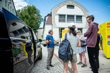 Zur summaery2024 fuhr das Zukunftstaxi erstmalig durch Weimar - nun ist es zurück. Foto: Bauhaus-Universität Weimar, Thomas Müller Zur summaery2024 fuhr das Zukunftstaxi erstmalig durch Weimar - nun ist es zurück. Foto: Bauhaus-Universität Weimar, Thomas Müller