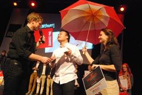 Duc Ngo Ngoc erhält den Pressepreis. (Foto: FILMthuer)