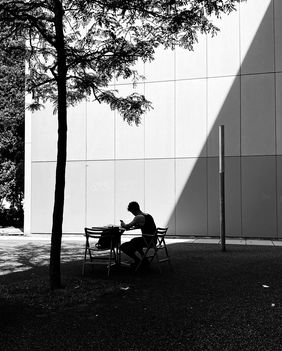 Foto: Dolgorsuren Adiyabaatar 3. Platz: Dolgorsuren Adiyabaatar mit »DER JUNGE, DER EINE SPRACHE LERNT« Fakultät Architektur und Urbanistik | Architektur B.Sc. Aufnahme: Weimar | 2024 | Internationale Studierende aus der Mongolei