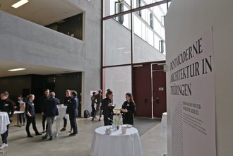 Eine Ausstellung zur postmodernen Architektur in Thüringen flankierte die Tagung. (Foto: Kirsten Angermann)