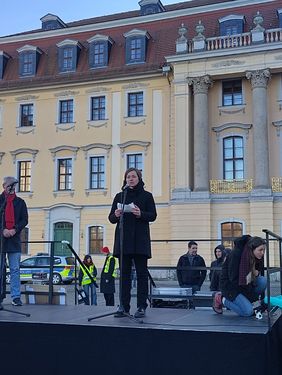 Dr. Ulrike Kuch bei der am 27. Januar 2024 stattfindenden Demonstration »Für Demokratie – #WirGemeinsam«. Dr. Ulrike Kuch bei der am 27. Januar 2024 stattfindenden Demonstration »Für Demokratie – #WirGemeinsam«.