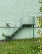 (c) Theo Sauerborn Fotografie einer Treppe an einer Hauswand, die ins Nichts führt