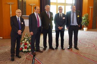 v.l.n.r.: Prof. Hans-Ulrich Hummel (Knauf Gips KG), Dr. Ferdinand Pavel (EY), Prof. Michael Rutz (Prof. Rutz Communications GmbH), Prof. Reinhard Trettin (Uni Siegen), Prof. Horst-Michael Ludwig (FIB)