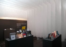 Nach dem Aufbau: Der Messestand von innen vor Ort in Leipzig (Foto: Torsten Müller)
Nach dem Aufbau: Der Messestand von innen vor Ort in Leipzig (Foto: Torsten Müller)