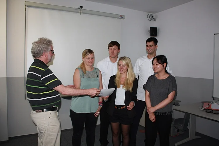 Preisverleihung mit Prof. Dr.-Ing. Hans Wilhelm Alfen (Prof. BWL im Bauwesen) (v.l.; Foto: TWIST++)