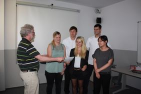 Preisverleihung mit Prof. Dr.-Ing. Hans Wilhelm Alfen (Prof. BWL im Bauwesen) (v.l.; Foto: TWIST++)