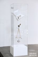Björn Dahlem: The Nevermoremorningroom (Time Machine) feat. Second Earth, Claus, New Moon, New Saturn, Britney (2022), Installation view: Hermit Art Space/MAHA Beijing, Foto Credit: Hermit Art Space, Beijing