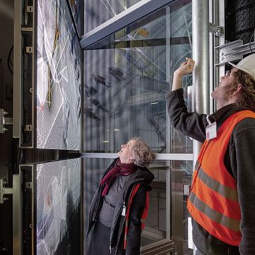 Prof. Ursula Damm hat die neue U-Bahn-Station »Schadowstraße« künstlerisch gestaltet.