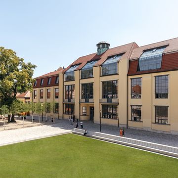 In Weimar wurde das Bauhaus gegründet. Als Zeichen der Solidarität unterzeichnete die Bauhaus-Universität Weimar das Bauhaus Manifest 2026. Foto: Marcus Glahn