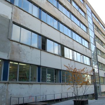 Das Gebäude in der Coudraystraße 7 soll im Zuge der »Standortentwicklung Coudraystraße« grundsaniert und modernisiert werden. Zudem ist am Standort der Neubau eines funktionalen Laborkomplexes in der Coudraystraße 13D vorgesehen. (Foto: Christiane Hempel)