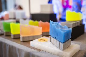 »Architekturseife« – zum Beispiel in Form der Hamburger Elbphilharmonie. Foto: Thomas Müller