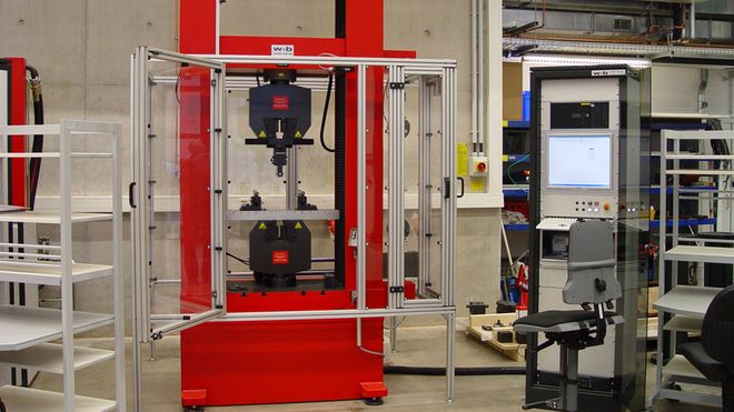 Elektromechanische Prüfmaschine 250 kN