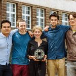 Die Gewinner des Preises der Medienkunst/Mediengestaltung: Duc Ngo Ngoc, Sebastian Wolf, Amel Ali-Bey, Michael Kugler und Maximilian Netter (v.l.). Foto: Henry Sowinski