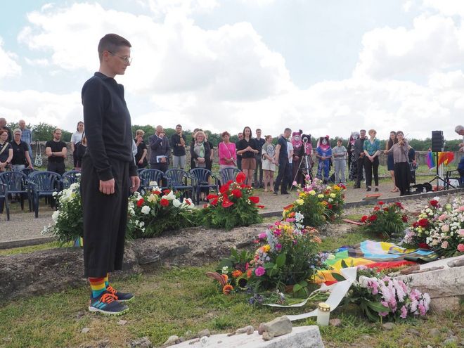 Reverent guests during the memorial service