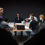 Prof. Diébédo Francis Kéré beteiligt sich bei einem Workshop mit Studierenden