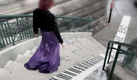 Die Performance »Streets are (not) ours. Public. Public! Public?« von Alejandra Jimenez, Chrysi Kyratsou, Katarzyna Musial und Runze Feng in Montréal wurde begleitet von Bild- und Textelementen aus Belfast...