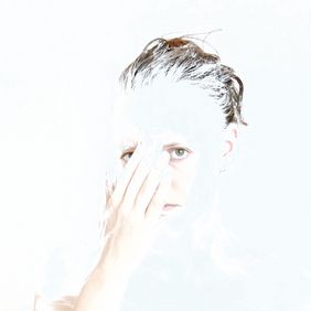 Videostill der Arbeit »Masken« von Caroline Grasse
