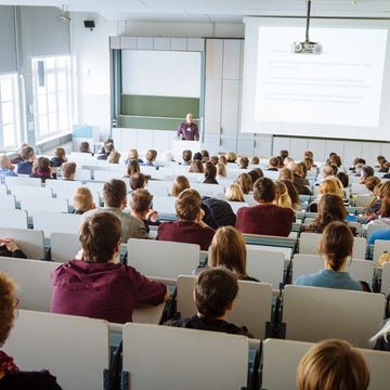 Die Besucherinnen und Besucher erwarten unter anderem kurze Vorträge zum Thema sowie zum Angebot der Weimarer Universität. (Bild: Henry Sowinski)