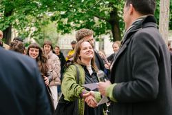 Der Präsident der Bauhaus-Universität Weimar, Professor Peter Benz, würdigt das studentische Engagement im Ehrenamt.