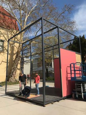 Impressionen vom Aufbau des Pavillons auf dem Unicampus (Fotos: Julia Heinemann)