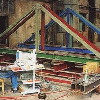 Ermittlung der zulässigen Gebrauchslast für die schwere Bühnendecke der Jenaer Glaswerke GmbH