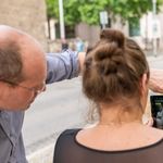 Dr. Söbke erläutert Studierenden den Einsatz von Augmented Reality.