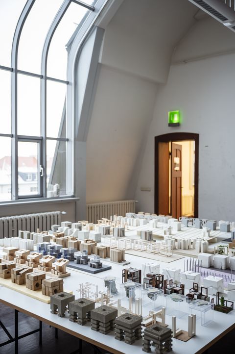 Vom 12. bis 15. Februar 2026 Ein Atelierraum im Hauptgebäude, geöffnet zur Wintersemesterschau im Vorjahr (Foto: Thomas Müller)