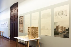 Ausstellung im Hauptgebäude (Foto: Tobias Adam)