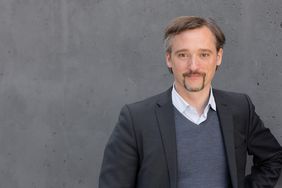 Prof. Dr. rer. nat. Tom Lahmer leitet ab September die Professur für Stochastik und Optimierung an der Bauhaus-Universität Weimar. (Foto: Matthias Eckert) Prof. Dr. rer. nat. Tom Lahmer leitet ab September die Professur für Stochastik und Optimierung an der Bauhaus-Universität Weimar. (Foto: Matthias Eckert)