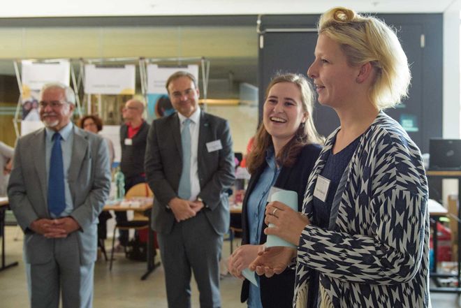 Moderatorinnen der Veranstaltung: Carolin Seeling (re.), Sofia Florian (li.)