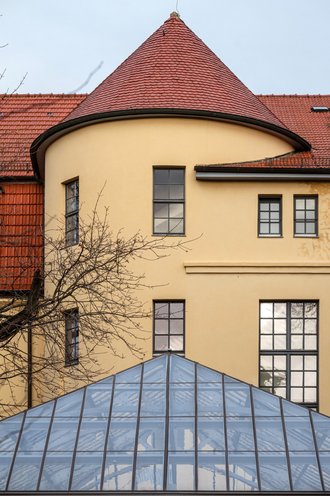 Rückseite des Hauptgebäudes der Bauhaus-Universität Weimar