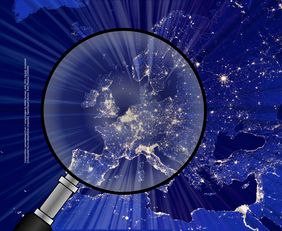 Das europaweite Projekt »OpenWebSearch.EU« wird mit 8,5 Millionen Euro gefördert (Quelle: zusammengestellt von openwebsearch.eu, unter Verwendung von Bildern der NASA (europe_dnb_2012_lrg.jpg), Unsplash (christopher-burns-dzejyfCAzIA-unsplash), OpenClipart Pixabay (1293096))