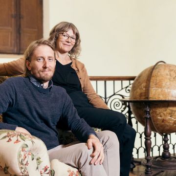 Die Preisträger Florian Wehking von der Fakultät Bauingenieurwesen und Prof. Liz Bachhuber der Fakultät Kunst und Gestaltung. (Foto: Luca Eleuteri)
