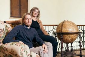 Die Preisträger Florian Wehking von der Fakultät Bauingenieurwesen und Prof. Liz Bachhuber der Fakultät Kunst und Gestaltung. (Foto: Luca Eleuteri) Die Preisträger Florian Wehking von der Fakultät Bauingenieurwesen und Prof. Liz Bachhuber der Fakultät Kunst und Gestaltung. (Foto: Luca Eleuteri)