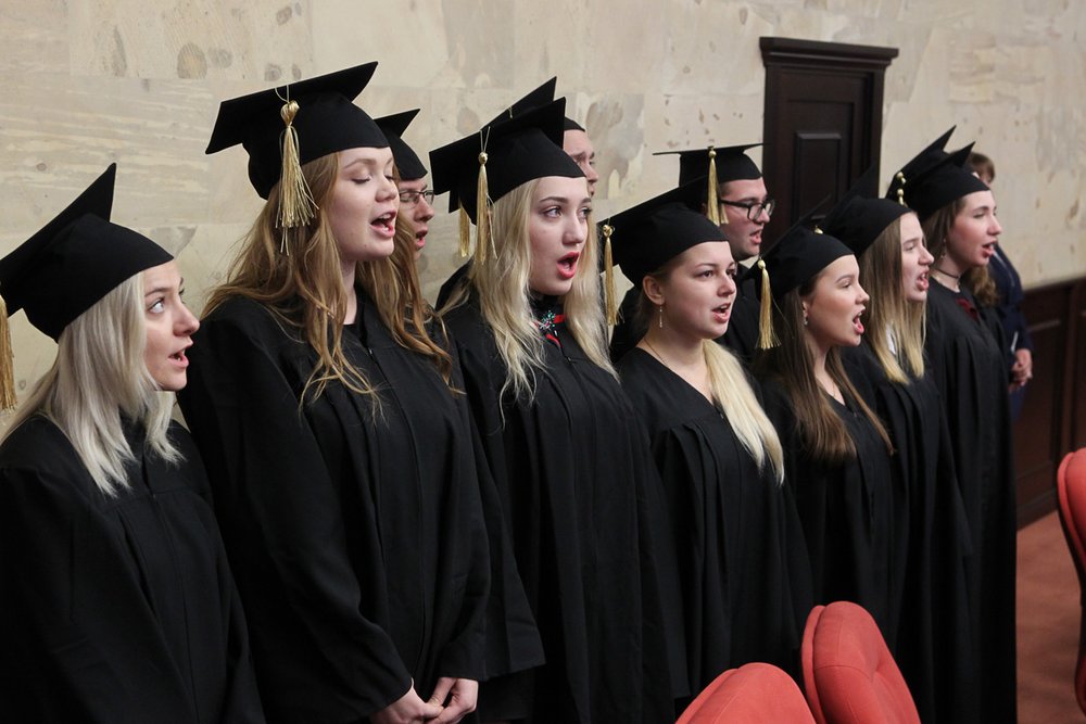 The choir of the MGSU sang "Gaudeamus Igitur" in several languages. Photo: Vyacheslav Korotichin