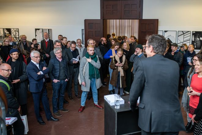 Foto der Ausstellungseröffnung und Buchpräsentation.