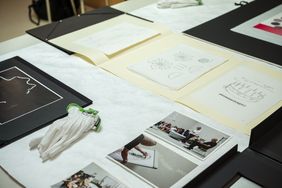 Zur Schenkung gehören Kunstobjekte, Zeichnungen und Dokumentationsmaterialien, welche im Rahmen des Projekts »Bauhaus Psychology – Workshop with Robert Wilson« 2023 entstanden sind. Foto: Thomas Müller Zur Schenkung gehören Kunstobjekte, Zeichnungen und Dokumentationsmaterialien, welche im Rahmen des Projekts »Bauhaus Psychology – Workshop with Robert Wilson« 2023 entstanden sind. Foto: Thomas Müller