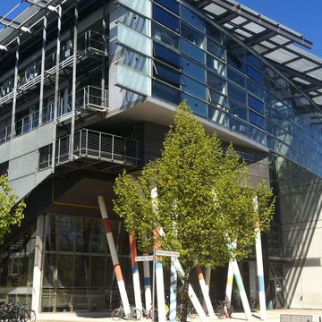 Ansicht des gebäudes der Filmuniversität Babeslberg Konrad Wolf