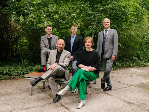 The new presidium team since 7 June 2023 (from left to right): President Prof. Peter Benz, Dr. Simon Frisch, Vice President for Teaching and Learning, Prof. Dr. Timon Rabczuk, Vice President for Research and Projects, Dr. Ulrike Kuch, Vice President for Social Transformation and Chancellor Dr. Horst Henrici. Photo: Bauhaus-Universität Weimar/ Dominique Wollniok