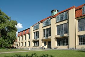 Hauptgebäude der Bauhaus-Universität Weimar; Foto: Nathalie Mohadjer Hauptgebäude der Bauhaus-Universität Weimar; Foto: Nathalie Mohadjer