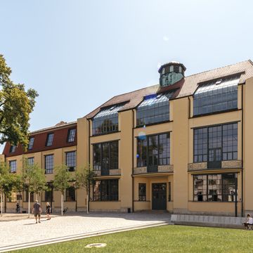 Das Hauptgebäude der Bauhaus-Universität Weimar wurde 1911 nach Plänen von Henry van de Velde als Ateliergebäude errichtet. Bauhaus-Universität Weimar, Foto: Marcus Glahn