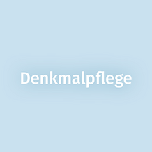 Arbeitsfeld Denkmalpflege: Architekt*innen, die in der Denkmalpflege tätig sind, spielen eine wichtige Rolle bei der Erhaltung, Restaurierung und Pflege historischer Gebäude, Denkmäler und kultureller Erbestätten. Ihr Ziel ist es, diese wertvollen historischen Objekte für zukünftige Generationen zu bewahren und gleichzeitig ihre historische und kulturelle Bedeutung zu respektieren. Sie tragen dazu bei, die Vergangenheit lebendig zu erhalten. Ihre Arbeit erfordert ein tiefes Verständnis für Geschichte, Architektur und Materialwissenschaften.