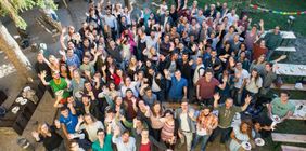 Das Netzwerk Welcome Weimar ist ein Zusammenschluss mehrerer studentischer Initiativen an der Bauhaus-Universität Das Netzwerk Welcome Weimar ist ein Zusammenschluss mehrerer studentischer Initiativen an der Bauhaus-Universität