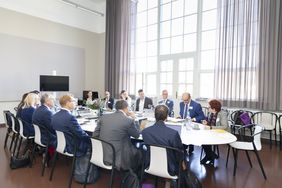 Photo: Bauhaus-Universität Weimar/ Carlos Santos Conference room with persons