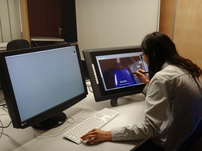 With the graphics tablet, Pansy has the possibility to work very precisely and also faster.