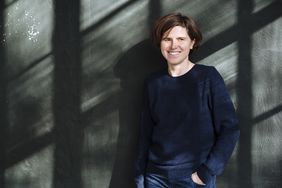 Zu Gast bei der »Langen Nacht« ist in diesem Jahr die Schriftstellerin, Buchgestalterin und Herausgeberin Judith Schalansky, die aus ihrem mit dem Wilhelm-Raabe-Literaturpreis 2018 ausgezeichneten Buch »Verzeichnis einiger Verluste« lesen wird. Zu Gast bei der »Langen Nacht« ist in diesem Jahr die Schriftstellerin, Buchgestalterin und Herausgeberin Judith Schalansky, die aus ihrem mit dem Wilhelm-Raabe-Literaturpreis 2018 ausgezeichneten Buch »Verzeichnis einiger Verluste« lesen wird. (Foto: Jürgen Bauer)