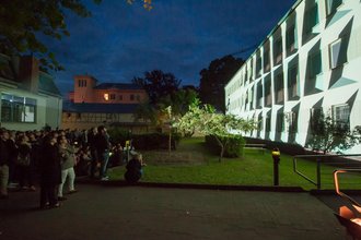 Die erste öffentliche Präsentation von bauhaus.ifex fand im Rahmen der summaery2013 mit der Projektion der »fassaden-maschine« statt (Copyright: Bauhaus-Universität Weimar, Foto: Thomas Müller)