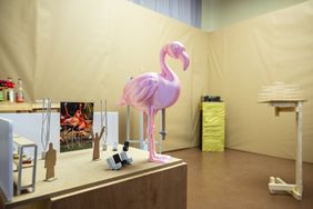 Ein Entwurf spielt mit einem fünf Meter hohen Flamingo, der ein Periskop ist. Foto: Thomas Müller