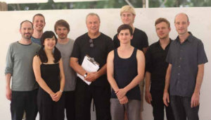 Das interdisziplinäre Team aus Studierenden der Bauhaus-Universität Weimar mit Robert Wilson.