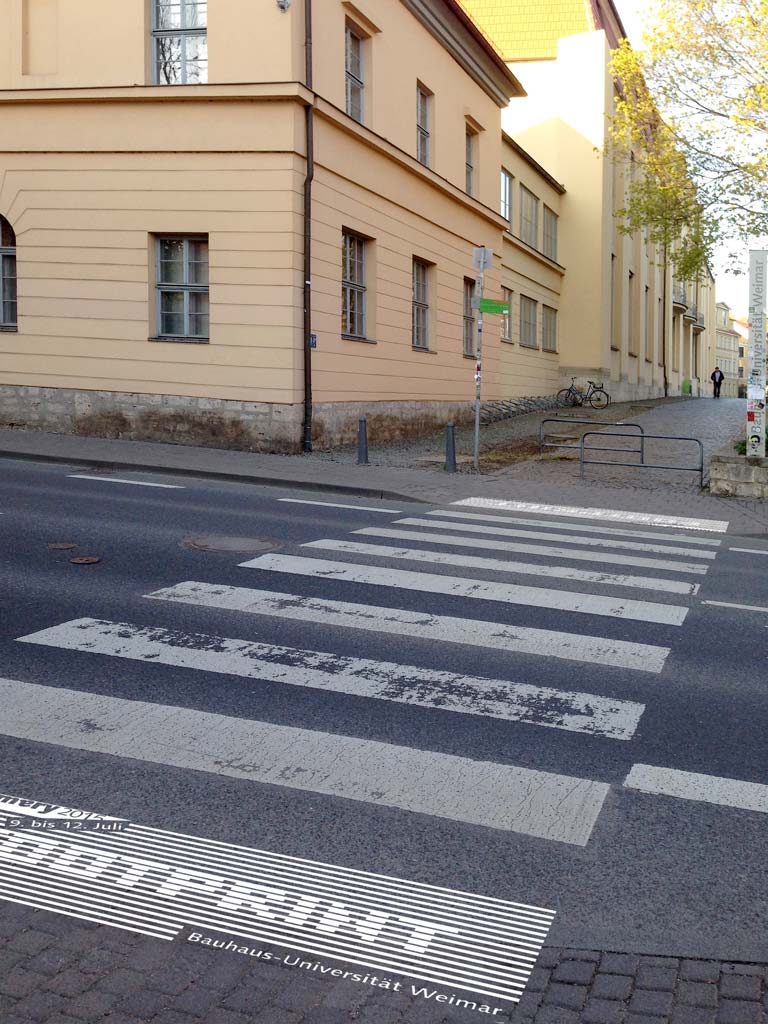 Mit ungewöhnlichen Effekten will die summaery 2015 in der Stadt Zeichen setzen und Spuren legen zu den ausgestellten Projekten. (Entwurf: Bernd Rudolf/Luise Nerlich)